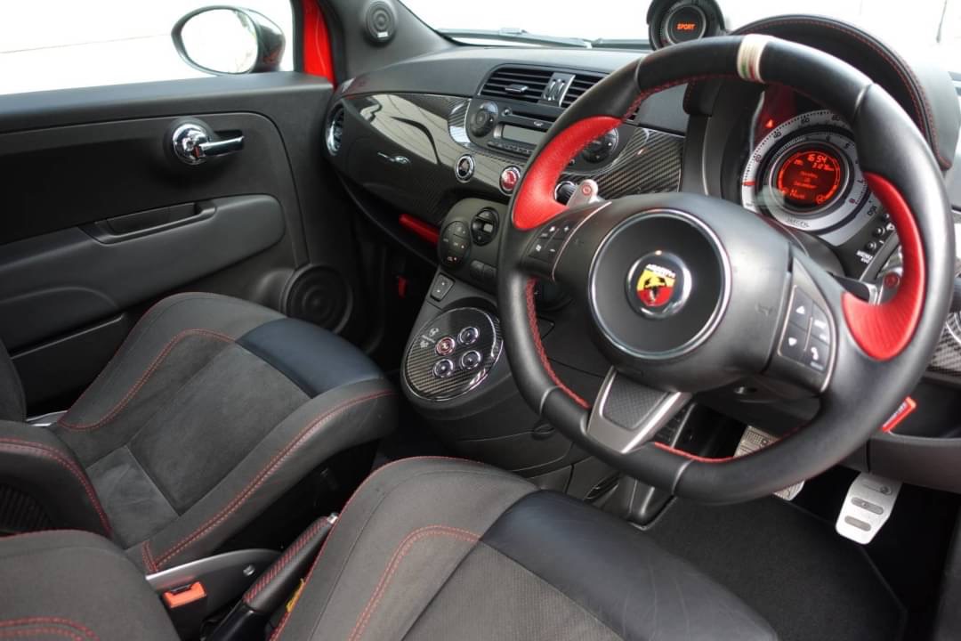 Fiat Abarth 695 Tributo Ferrari ปี 2011