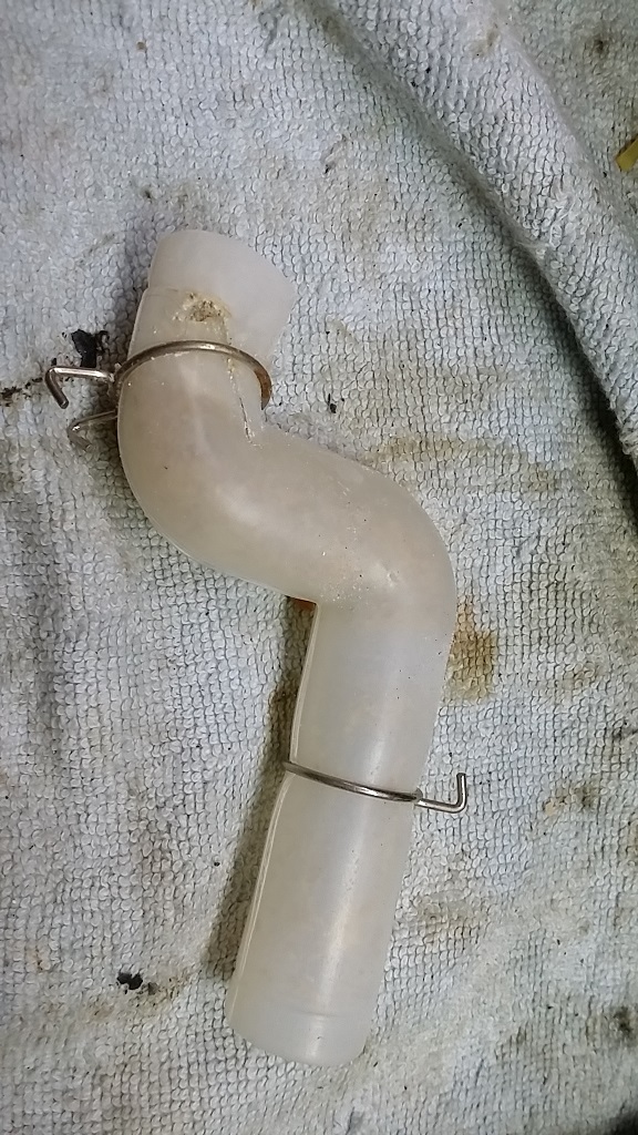 ซ่อมเตารีดไอน้ำ ยี่ห้อ PRINCESS รุ่น 332832 อาการน้ำรั่วใต้เครื่อง