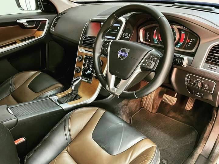 Volvo XC60 D4 Drive 2.0 V5 163 hp ปี 2014
