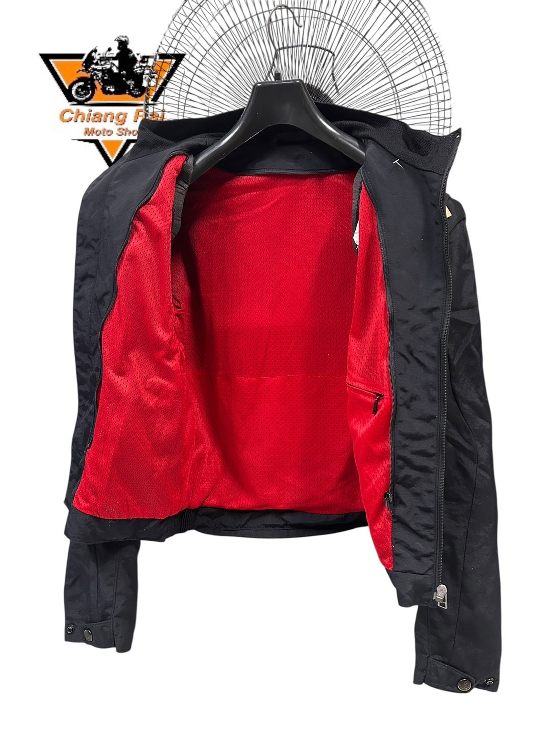 เสื้อขี่มอเตอร์ไซด์( มือสอง) CRSB 051 : อก 40" ยาว 23" (S) **Dainese**