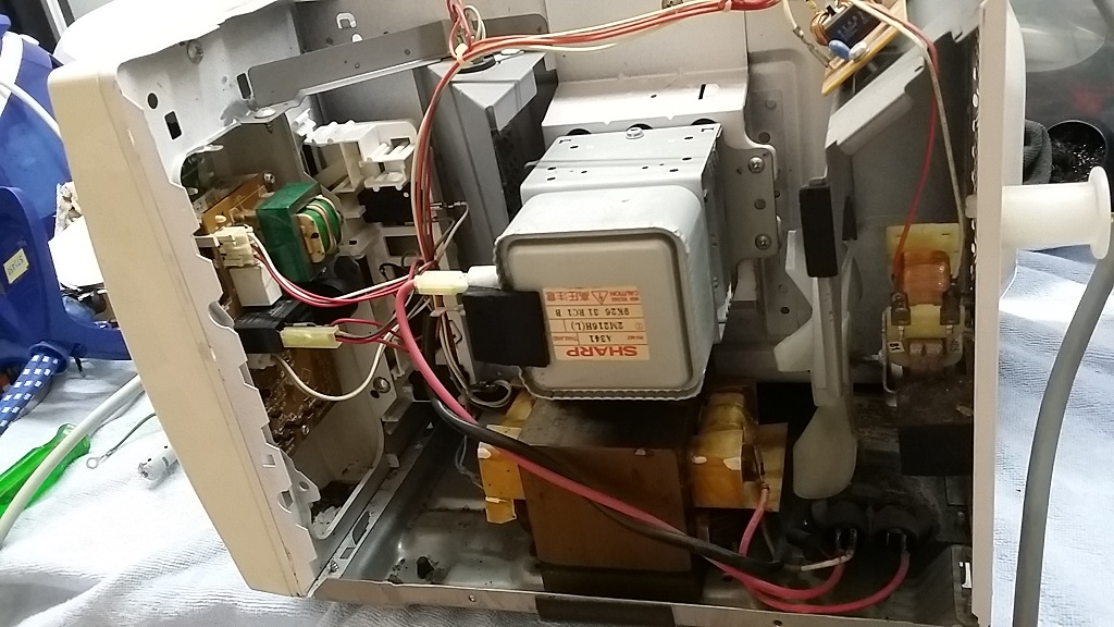 ซ่อมไมโครเวฟ ยี่ห้อ SHARP รุ่น R-250 อาการปลั๊กไฟเสีย(เปลี่ยนสายไฟ)