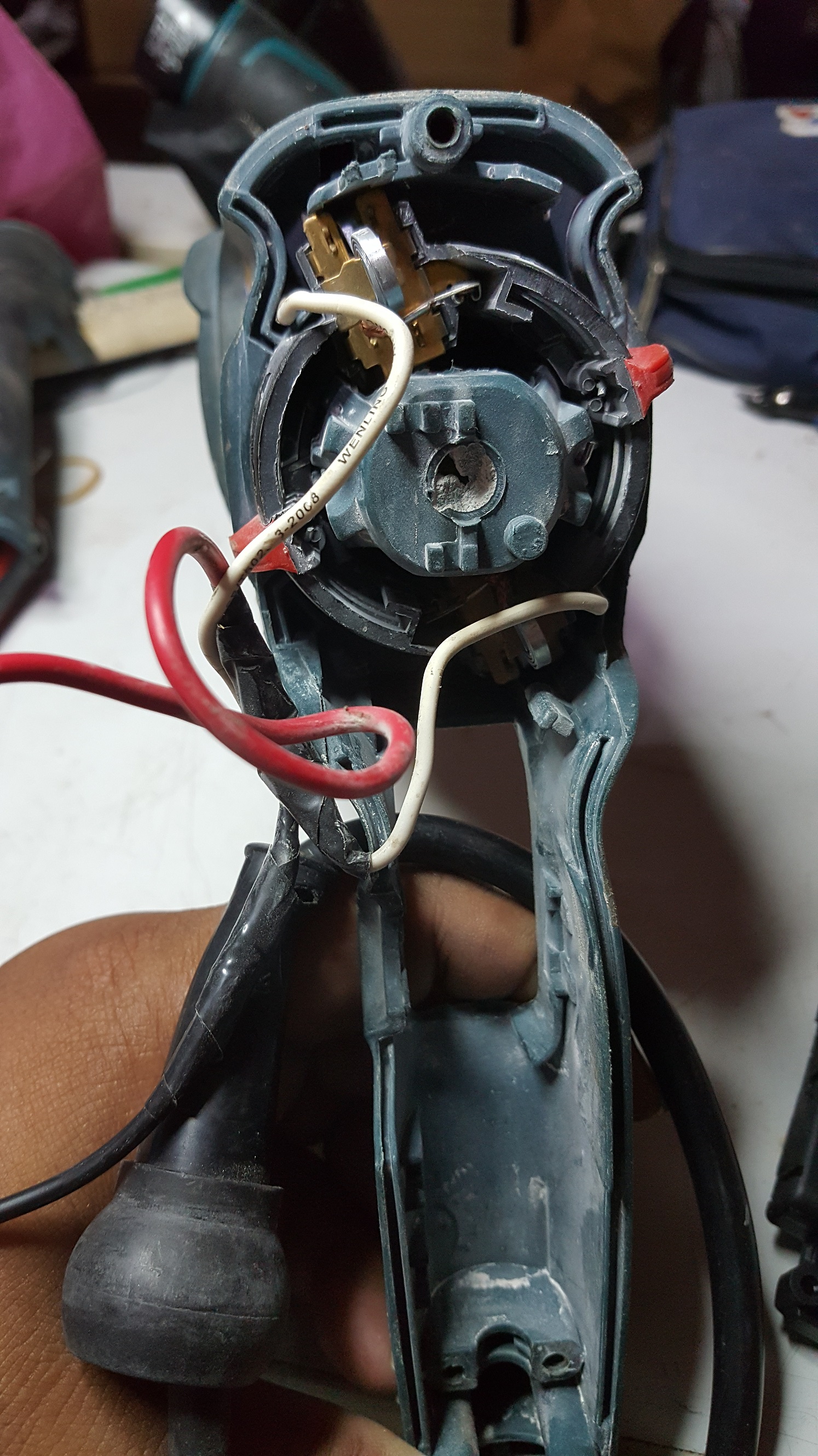 ซ่อมสว่านไฟฟ้า ยี่ห้อ BOZZ รุ่น BOZ2-24DFR อาการไฟไม่เข้า