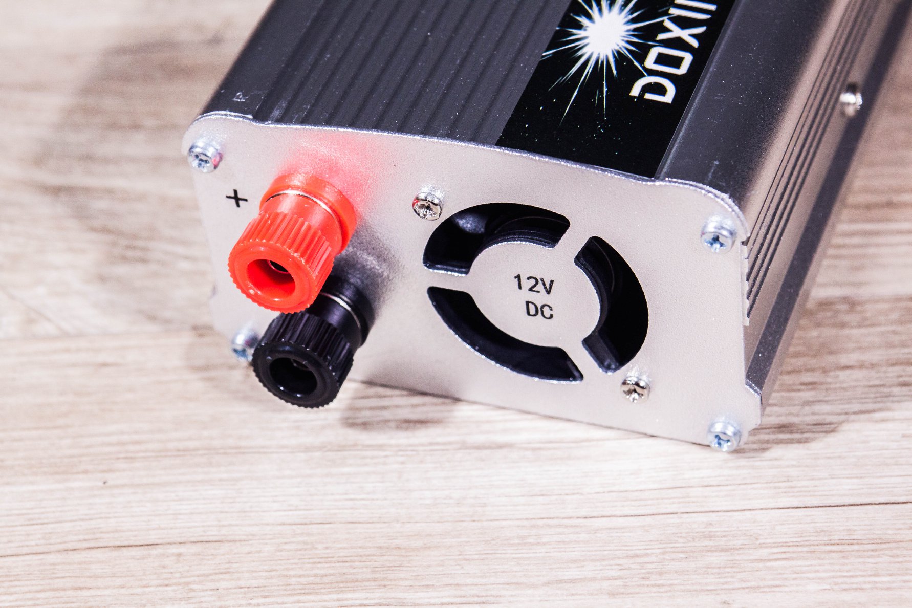 อินเวอร์เตอร์ ตัวแปลงไฟ 12V เป็น 220V ขนาด 1,200W