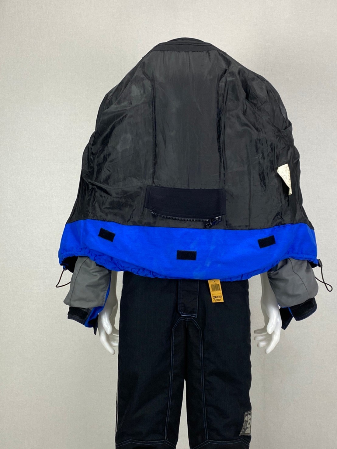 ชุดสำหรับขี่มอเตอร์ไซด์ ( มือสอง ) SET 008 ชุดทัวริ่ง เสื้อการ์ด + กางเกง ยี่ห้อ* ** BOY***