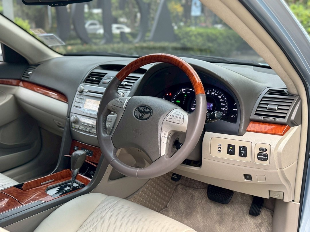 Toyota Camry 2.4 Hybrid AT สีเทาฟ้า ปี2011