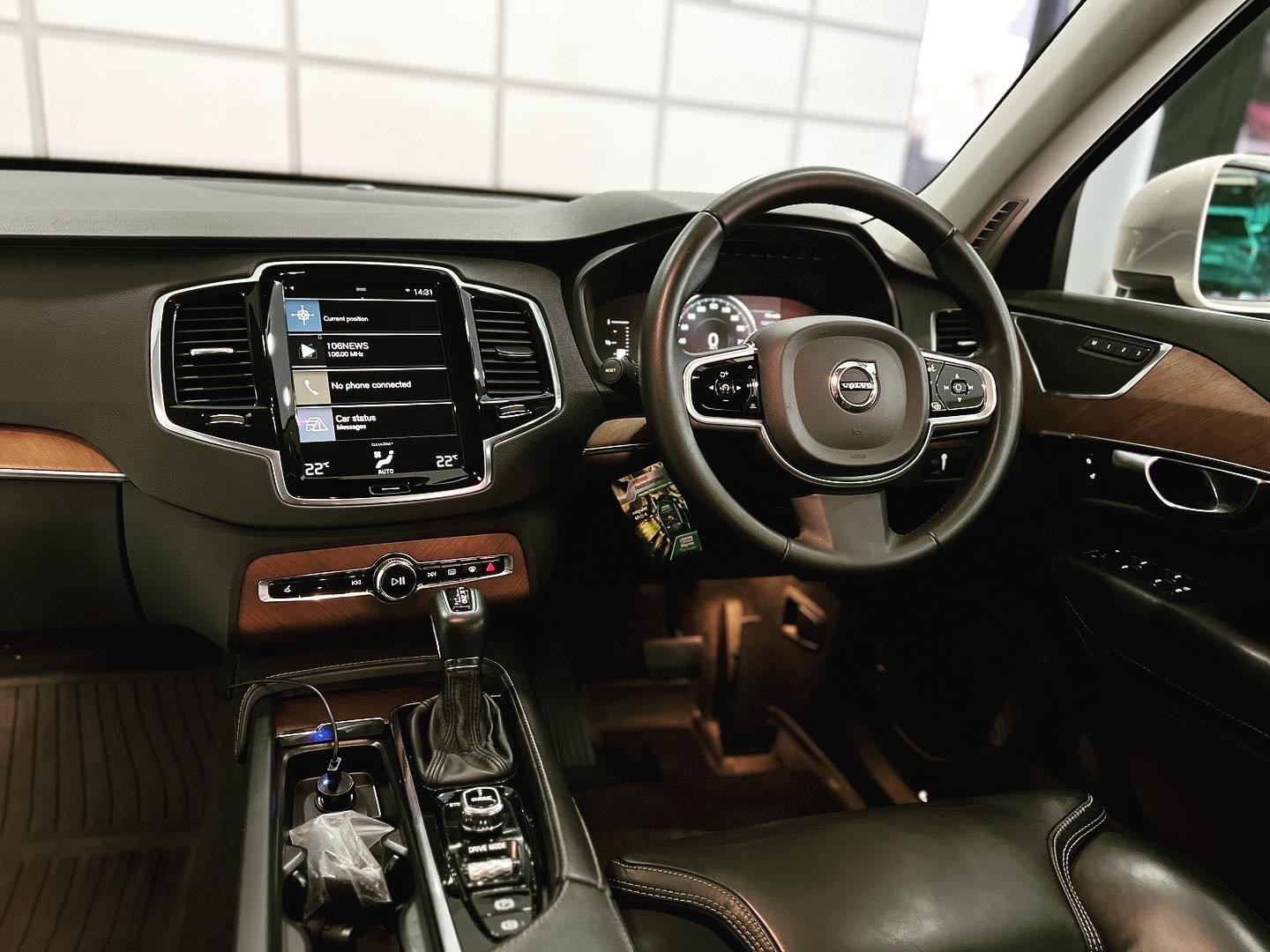 Volvo XC90 D5 Momentum AWD 2.0 เทอร์โบคู่ ปี 2017