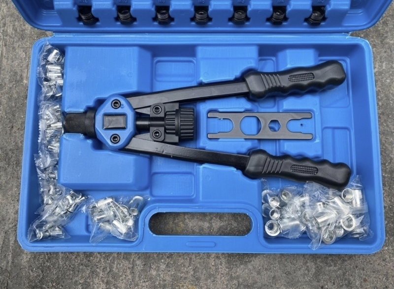 คีมย้ำรีเวทนัท M3-M12 ชุดสุดคุ้มมาพร้อมลูกรีเวทนัท 100 ลูก อุปกรณ์พร้อมใช้งาน