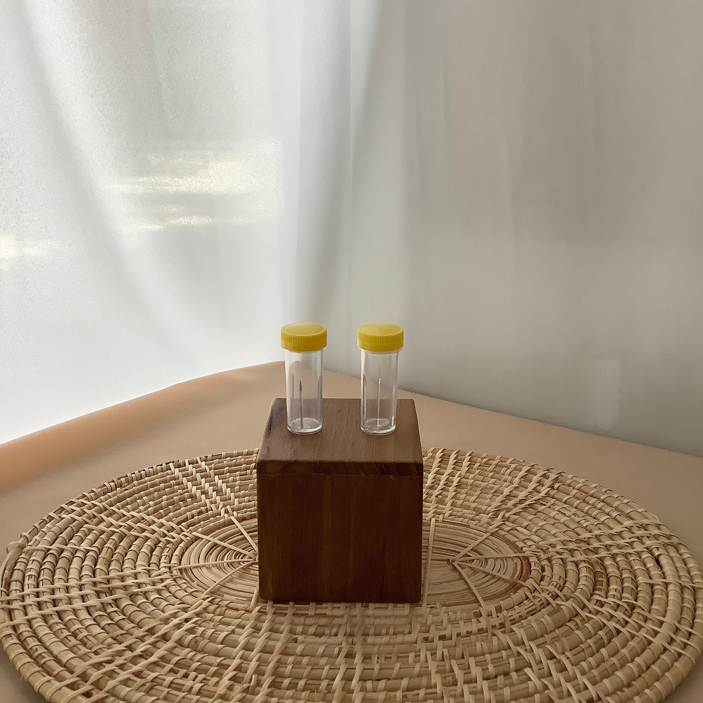 ขวดพลาสติกPS +ฝาเหลือง NO.2 (ขนาด 7ml)