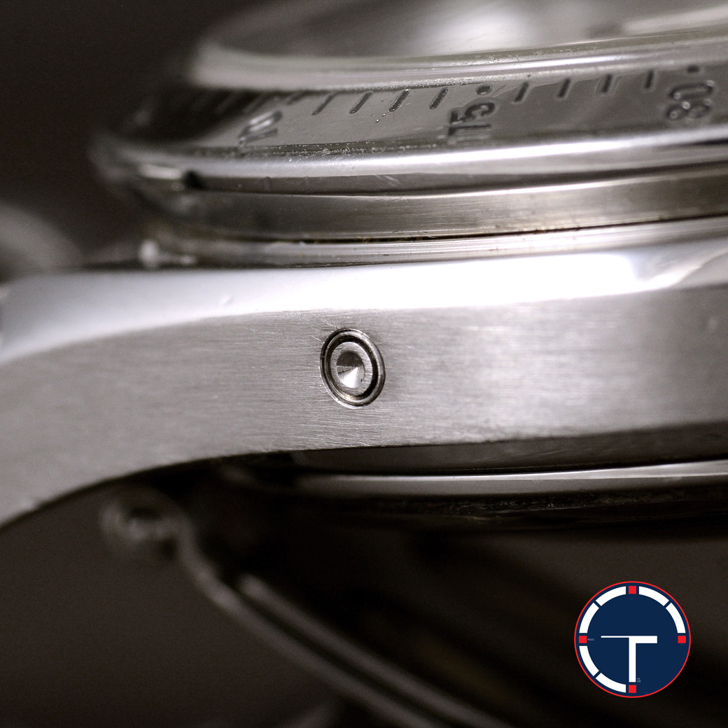 Omega Speedmaster Triple Date หน้าปัดสีขาวด้าน สายเหล็กแท้ มีกล่อง ใบ นาฬิกาปี1995 Automatic ขนาด 39 mm