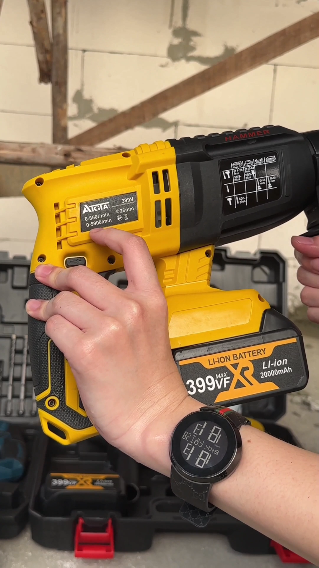 สว่านโรตารี่ไร้สาย AKITA มี 2 รุ่น 188V และ 399V