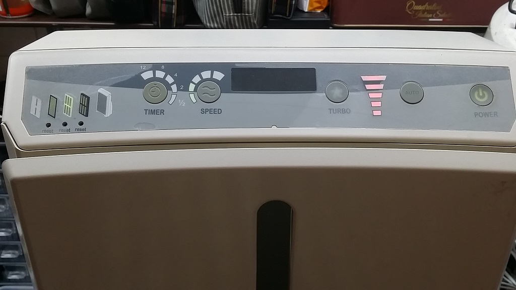 ซ่อมเครื่องฟอกอากาศ ยี่ห้อ AMWAY รุ่น 101076TH อาการพัดลมหมุนเบาและปุ่มต่างๆไม่ทำงาน