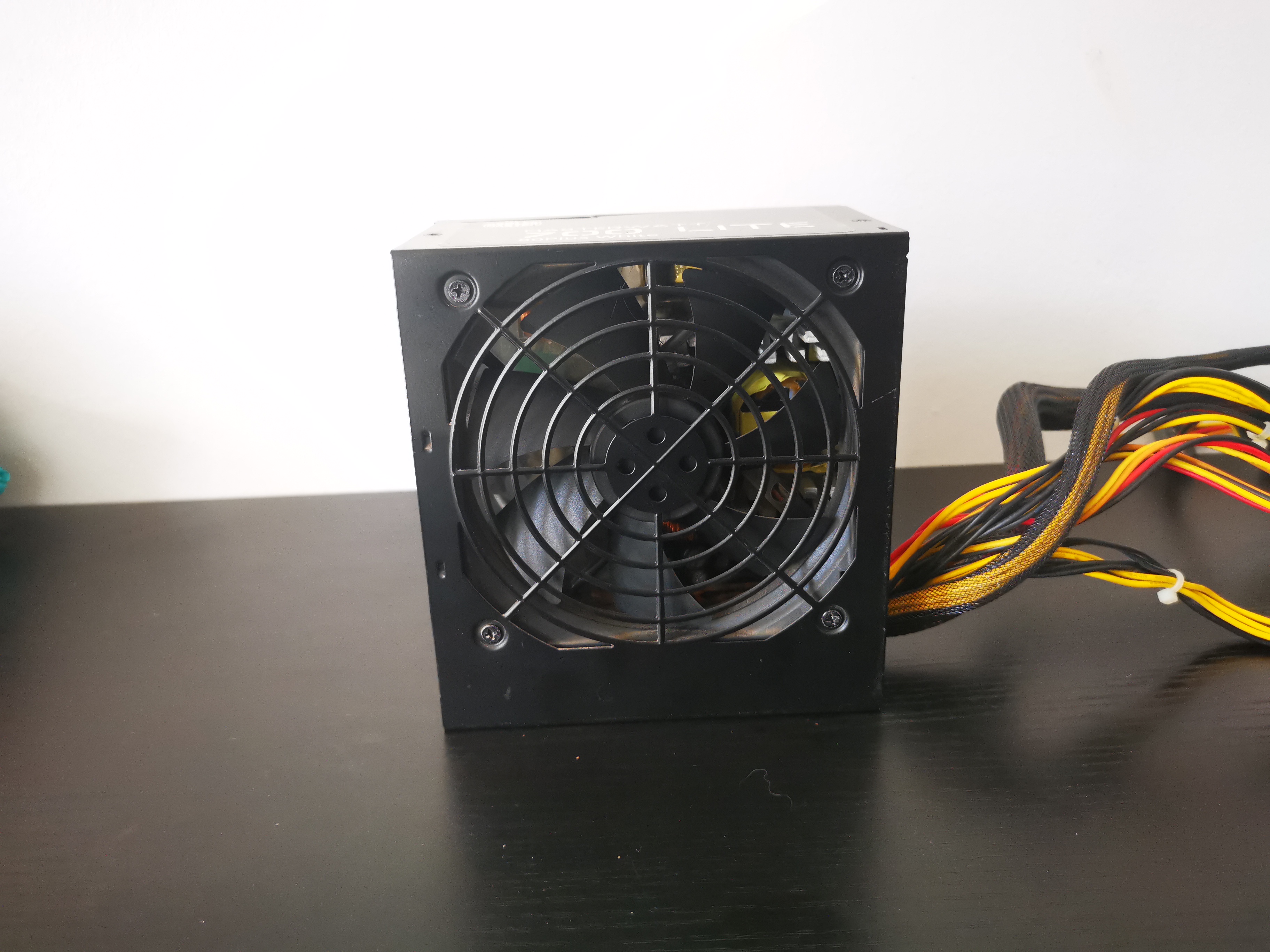 Cooler master Masterwatt Lite 700W (80+ White)