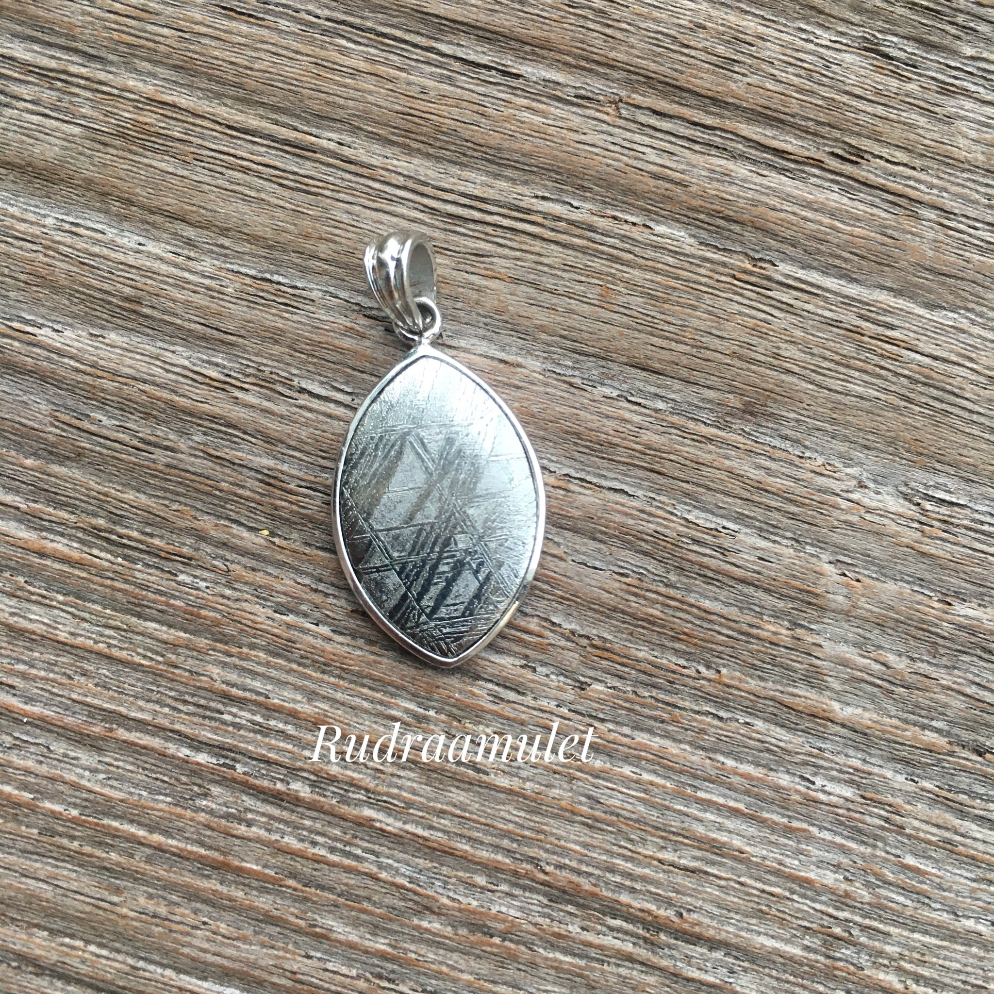 จี้กีเบียน (Gibeon Meteorite)