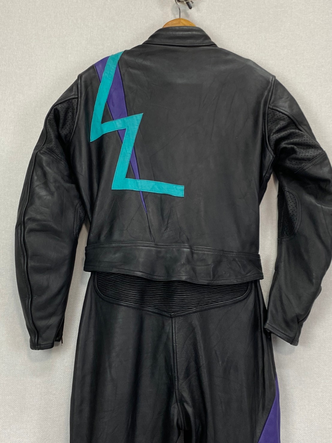 ประเภททรงชุด : Racing suit RCSS 019 Set(ชุดเลื้อ+กางเกง) : ยี้ห้อ....MOTOBODY