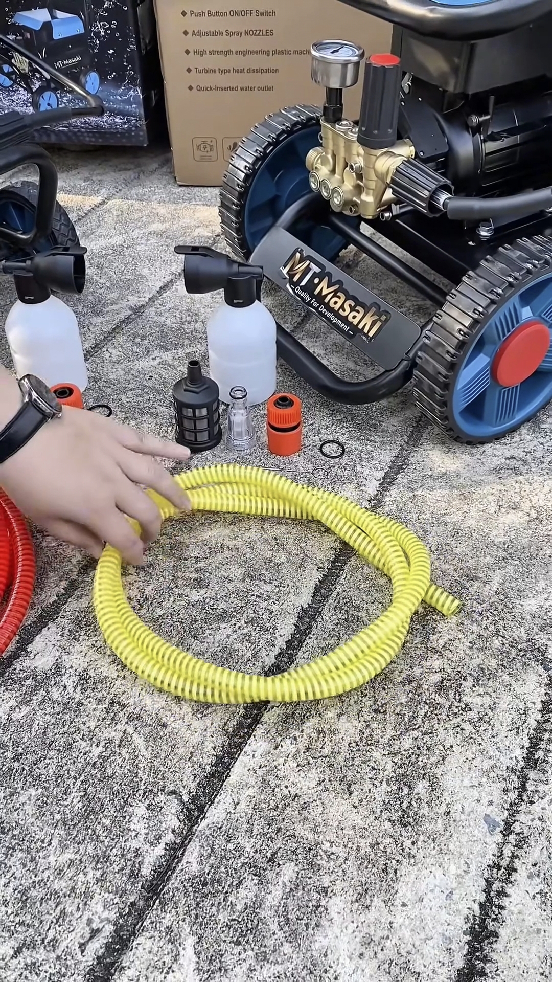 เครื่องฉีดน้ำแรงดันสูงล้อลาก ยี่ห้อ MASAKI มีโรลม้วนสายในตัว มี 2 รุ่นให้เลือก