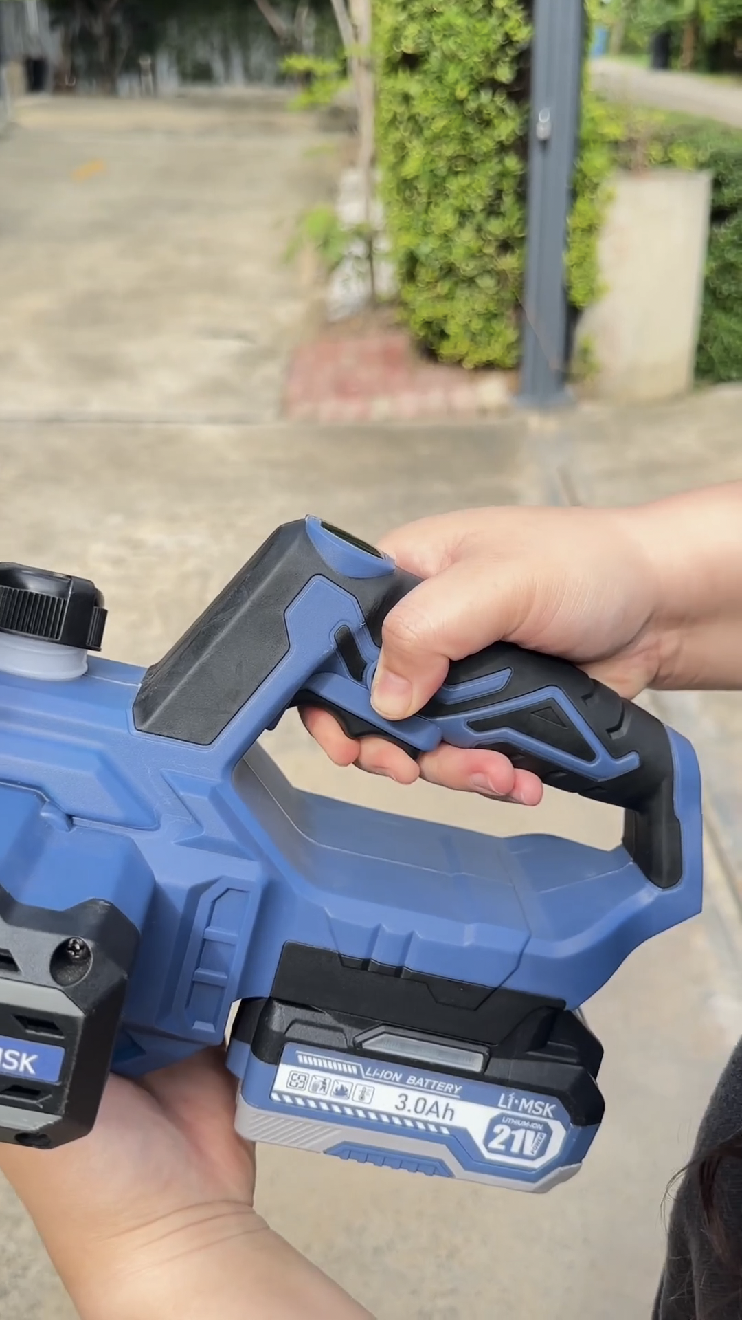 เลื่อยโซ่แบตเตอรี่ไร้สาย 21V ยี่ห้อ MASAKI รุ่น LI-1040