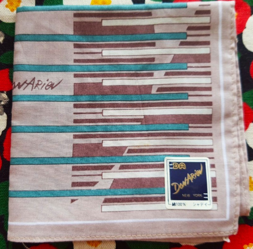 ผ้าเช็ดหน้า DA new york ผ้าเช็ดหน้าญี่ปุ่น สวยมาก จากญี่ปุ่น Size : 45 x 44 cm