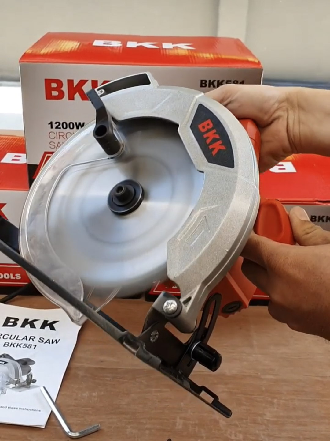 เครื่องตอกตะปูด้วยมือ กึ่งอัตโนมัติ ยี่ห้อ AKITA รุ่น ST-18B รุ่นท๊อป