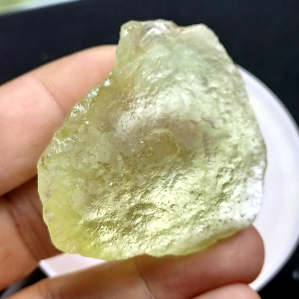 สะเก็ดดาวลิเบียน เนื้อใส เกรด A (45.2กรัม ขนาด 4.7x4.5x2.3ซม.) Libyan desert glass