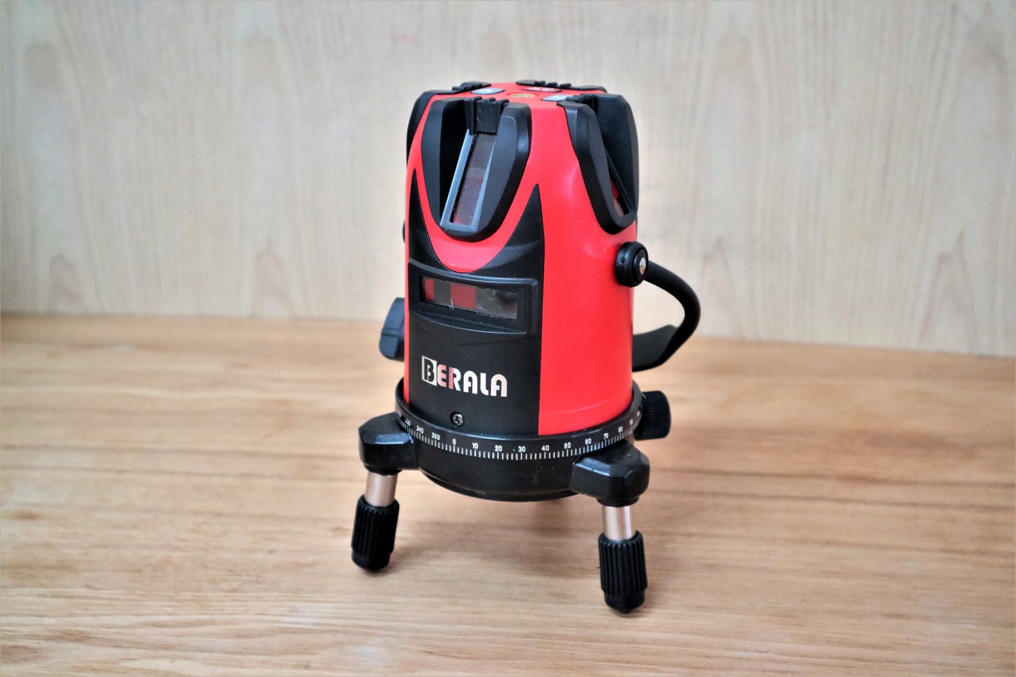 BERALA เครื่องวัดระดับเลเซอร์ 5 พร้อมขาตั้งวัดระดับ