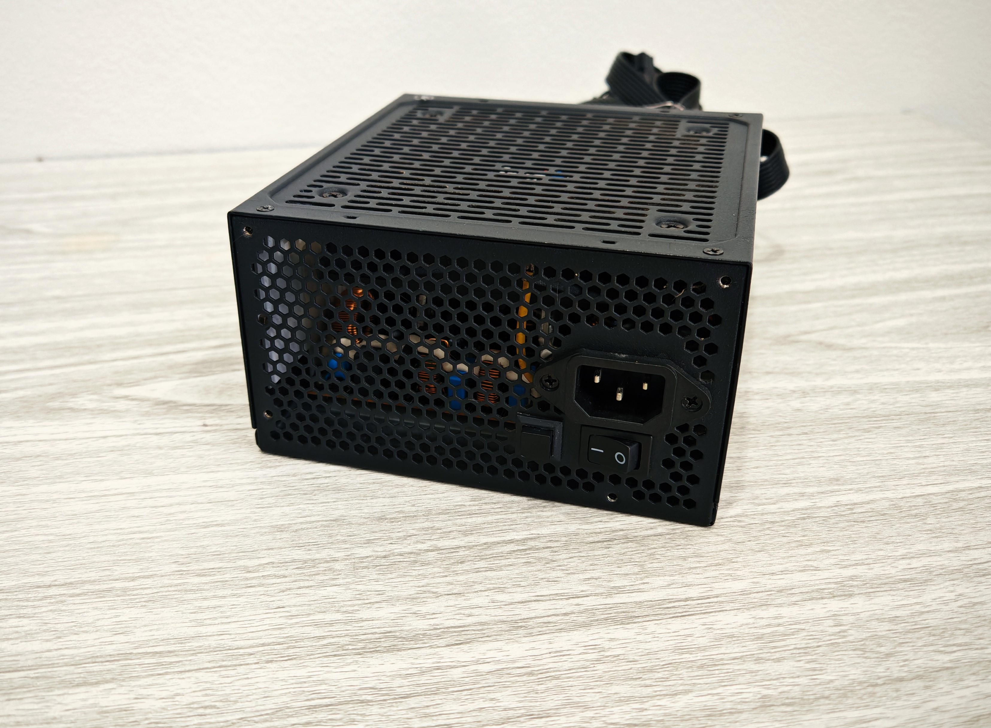 PSU AeroCool Lux 550W RGB (80+ Bronze)