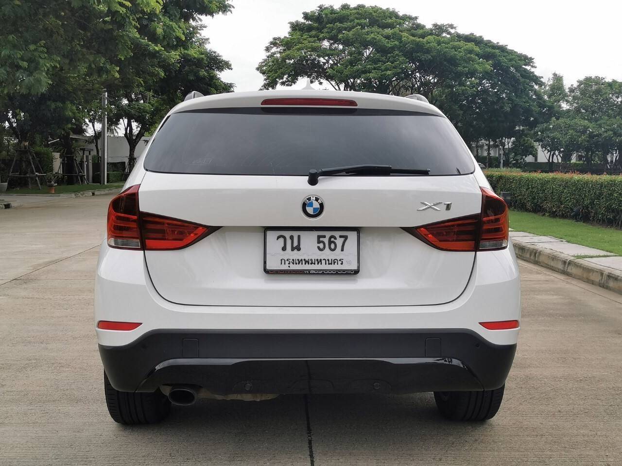 BMW X1 2.0I Sport สีขาวเบาะแดง ปี 2014