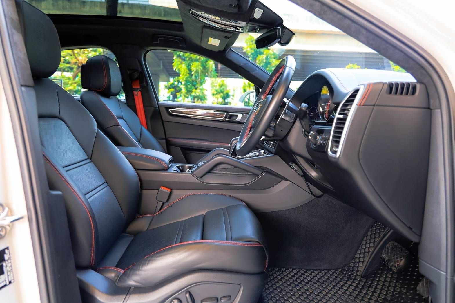 Porsche Cayenne Coupe Hybrid ปี 2022