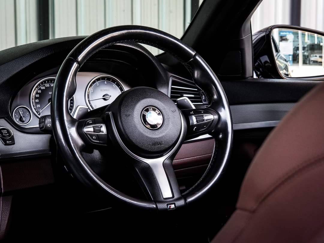 BMW 528i M Sport LCI ปี 2015 สีดำ