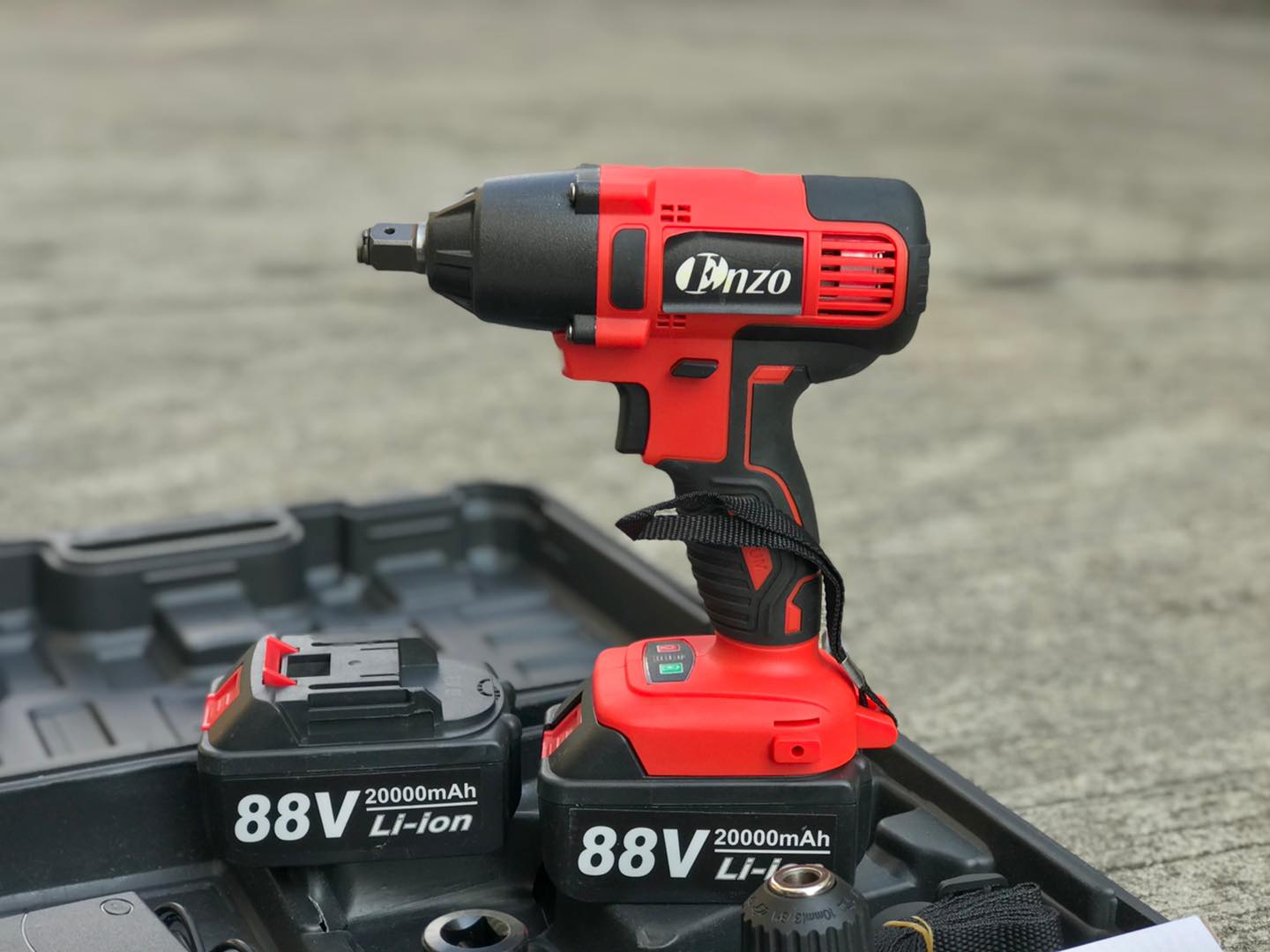 บล็อกแบตเตอรี่ 88V (ใช้ถอดน๊อตล้อรถยนต์) + ชุดบล็อก 12 ชิ้น Euro