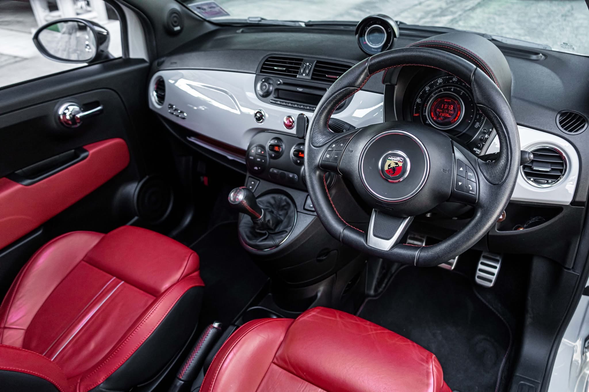 FIAT ABARTH ESSEESSE ปี 2011