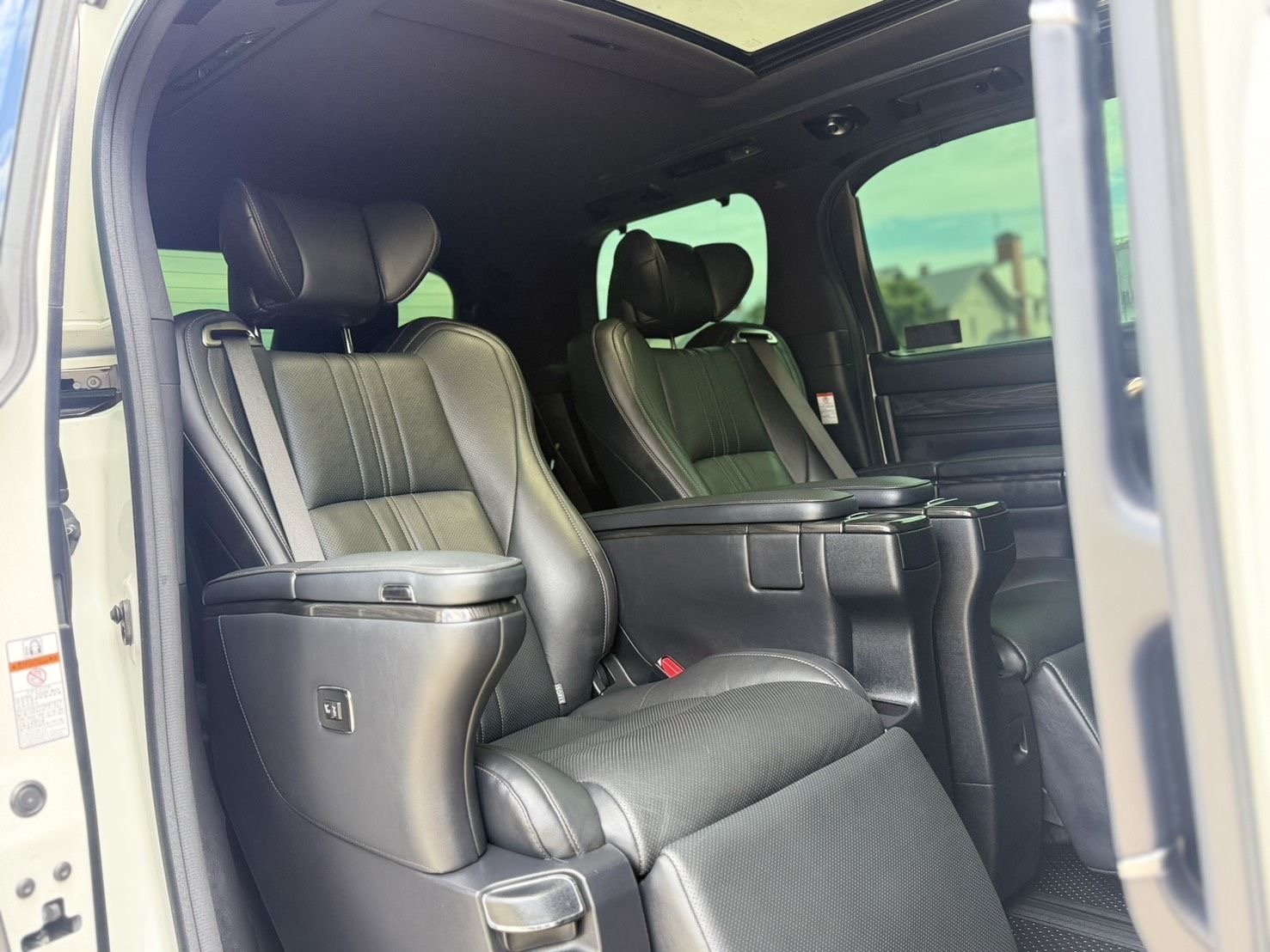 Lexus LM300h (7 Seat) ปี 2021