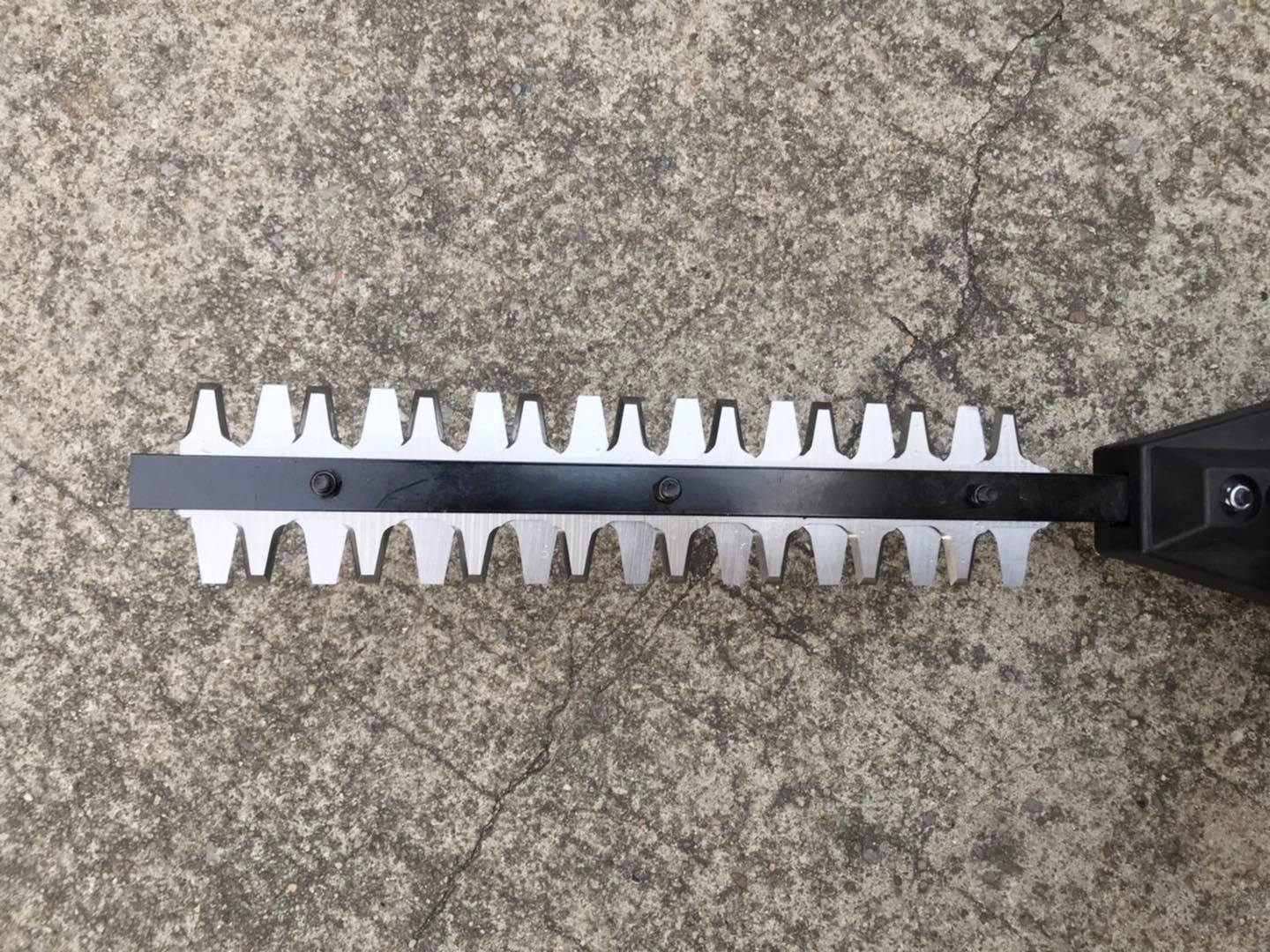 หินเจียไร้สาย STR รุ่น 199Vf แถม ชุดหัวพุ่มไม้ต่อเจีย และอุปกรณ์ในกล่อง