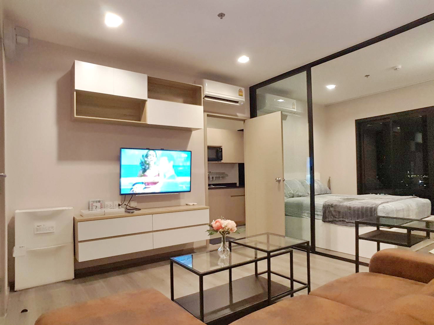 ให้เช่า politan rive คอนโดติดเจ้าพระยา มีเครื่องซักผ้าให้