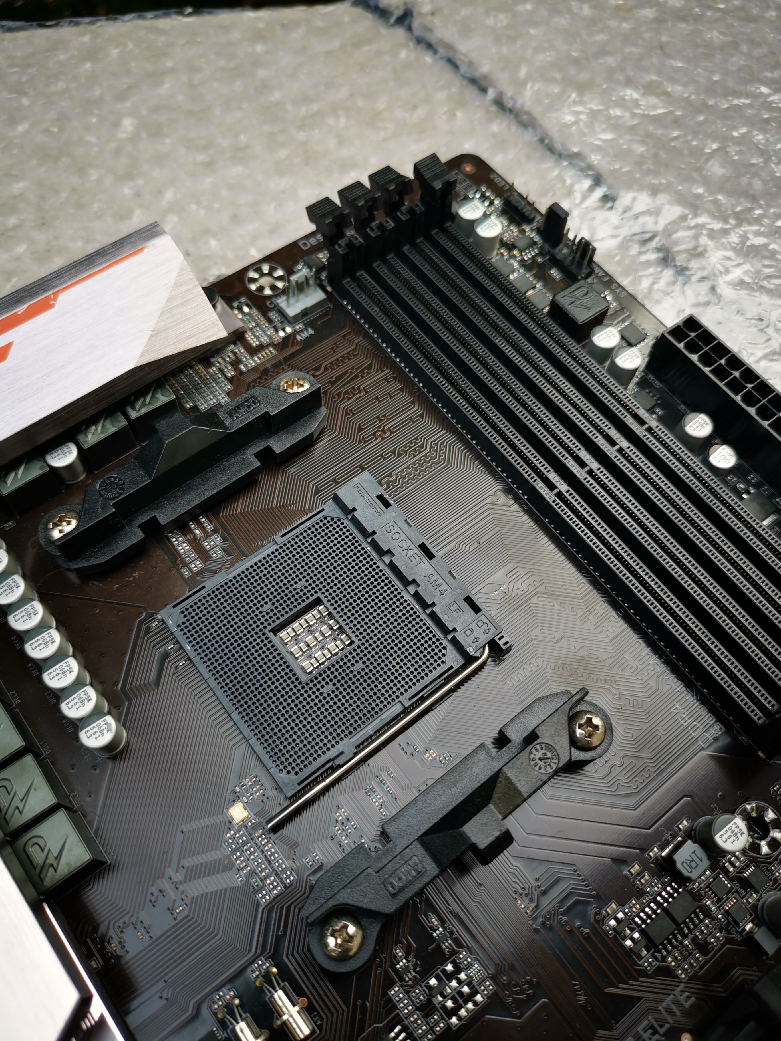 GIGABYTE B450 AORUS ELITE