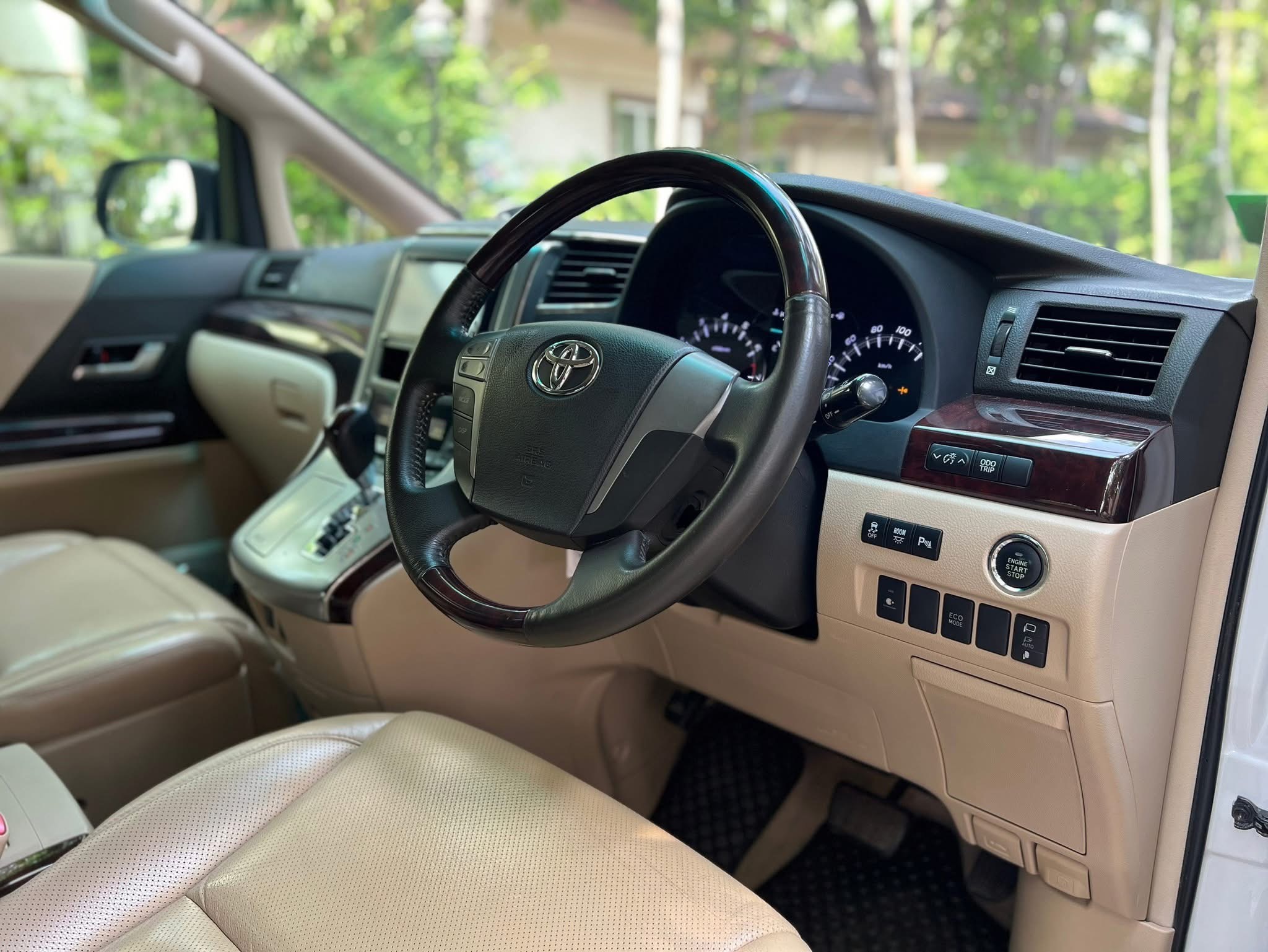 TOYOTA VELLFIRE 2.4 V ปี 2013
