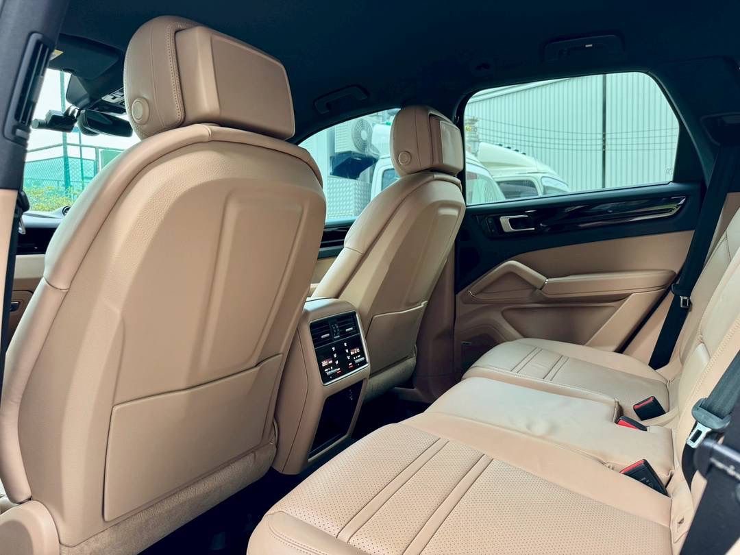 Porsche Cayenne SUV Plug-in hybrid ปี 2019