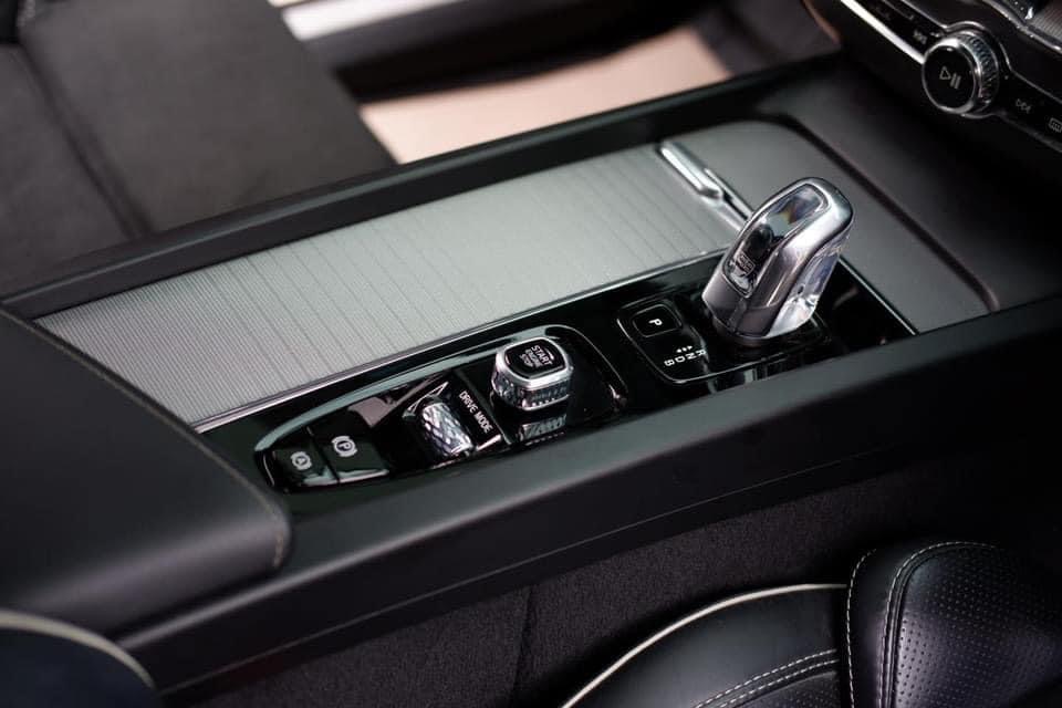 VOLVO XC60 T8 Plug-in Hybrid R-Dsign AWD ปี2019