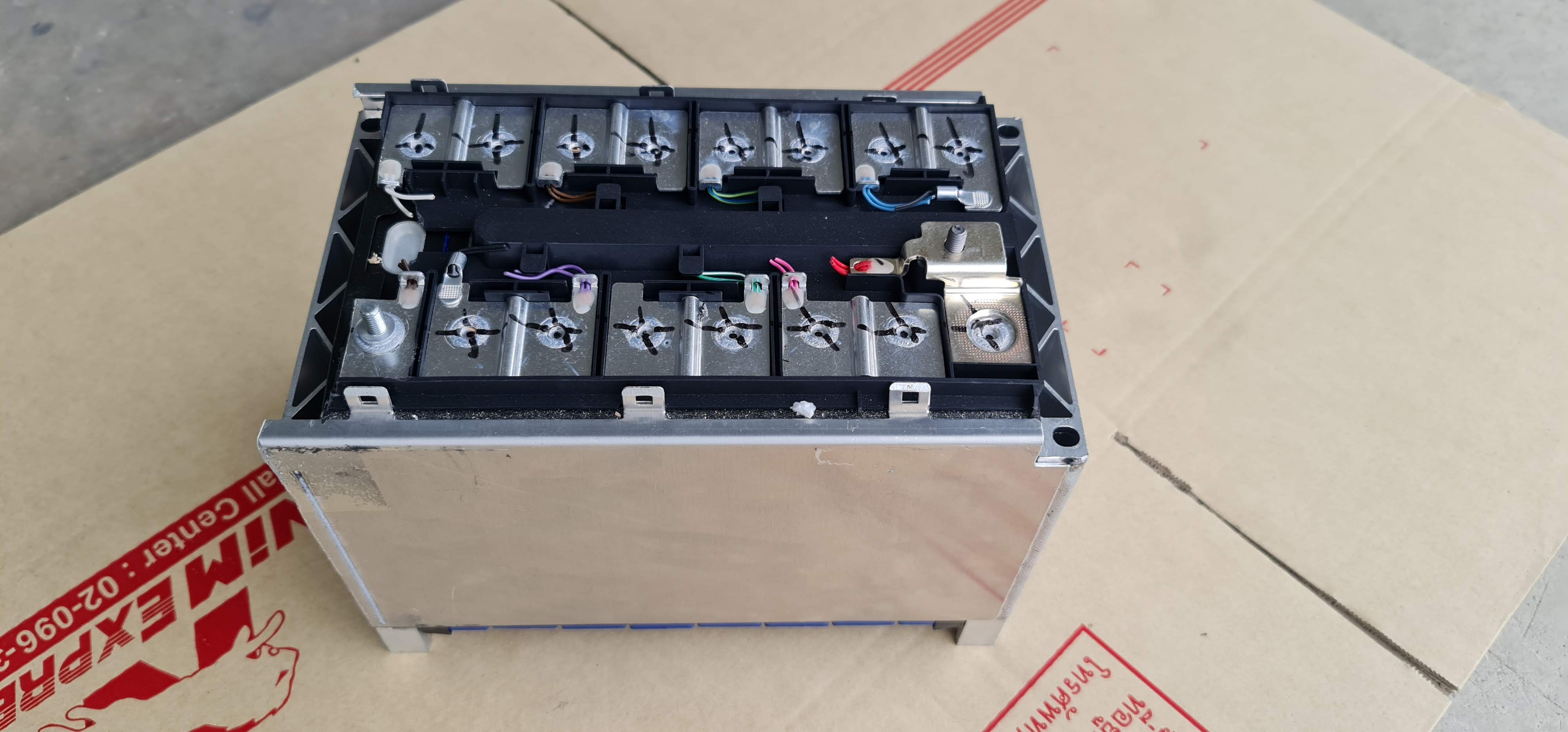 แบตเตอรี่ CATL 3.2v 42Ah 12v 24v 4s 8s สำหรับงานหนักๆ จั๊มสตาร์ทรถบรรทุก เรือลากจูง โซล่าเซลล์