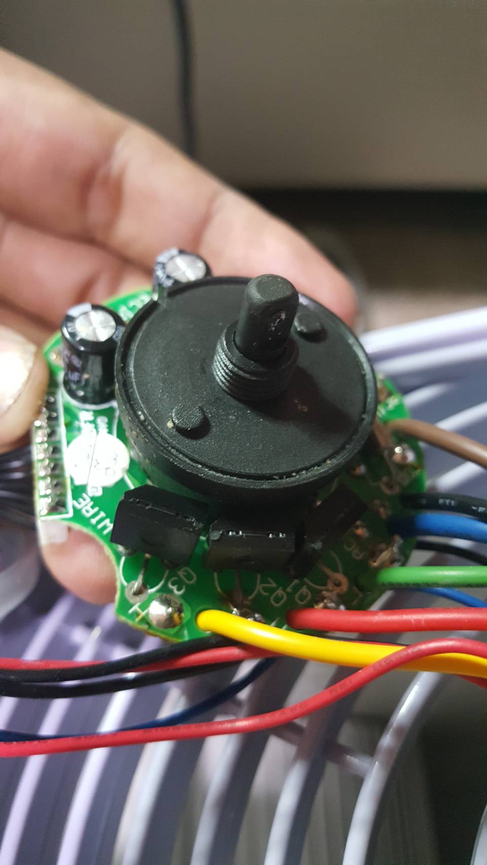 ซ่อมเครื่องฟอกอากาศ 3M รุ่น FAP03-RS-2 อาการพัดลมหมุนช้า สำเนา