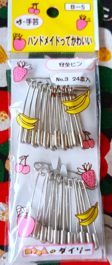 Set เข็มกลัด กลัดเสื้อผ้า กระเป๋า ฯลฯ อเนกประสงค์ จากญี่ปุ่น NO.3 B-5 Size : 3.8 cm 1 แพ๊ค มี 24 ชิ้น