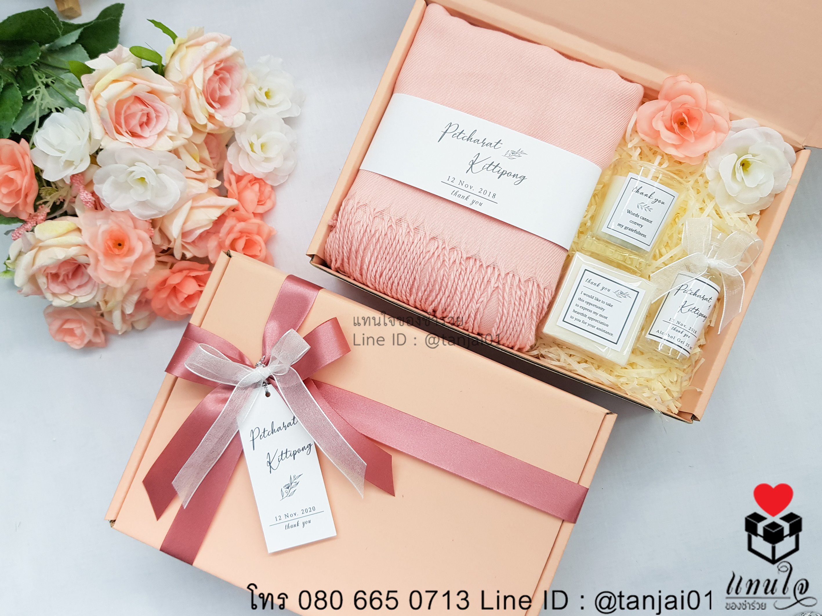 เซ็ตของรับไหว้ 4 ชิ้น ในกล่องสีชมพู ผ้าพันคอแคชเมียร์ น้ำหอม สบู่ เทียนหอม ธีมชมพู ธีมโอรส มินิมอล (3) copy เซ็ตของรับไหว้ 4 ชิ้น ในกล่องสีชมพู ผ้าพันคอแคชเมียร์ น้ำหอม สบู่ เทียนหอม ธีมชมพู ธีมโอรส มินิมอล (3) copy
