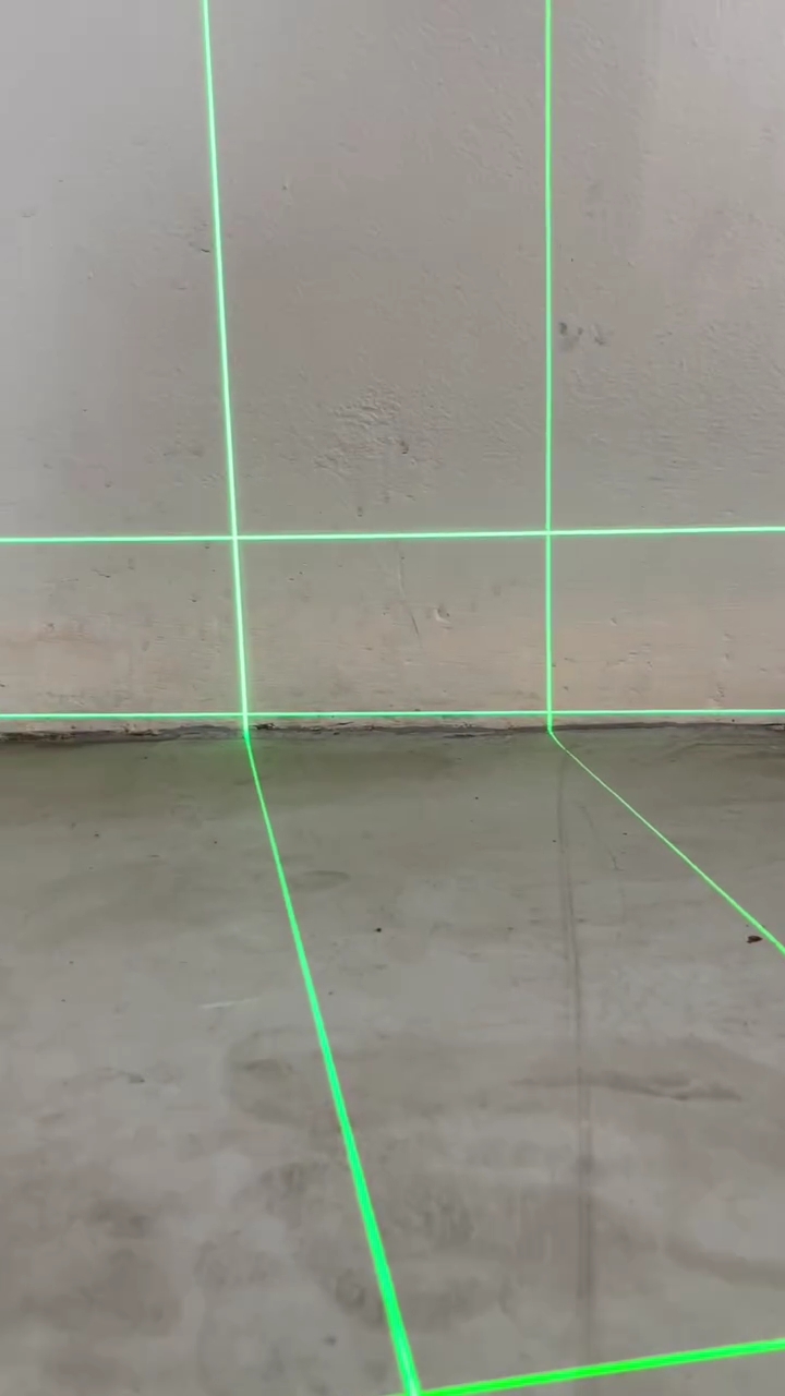 เครื่องวัดระดับเลเซอร์ ยี่ห้อ AKITA มีมาให้เลือก 2 แบบ 12 เส้น และ 16 เส้น