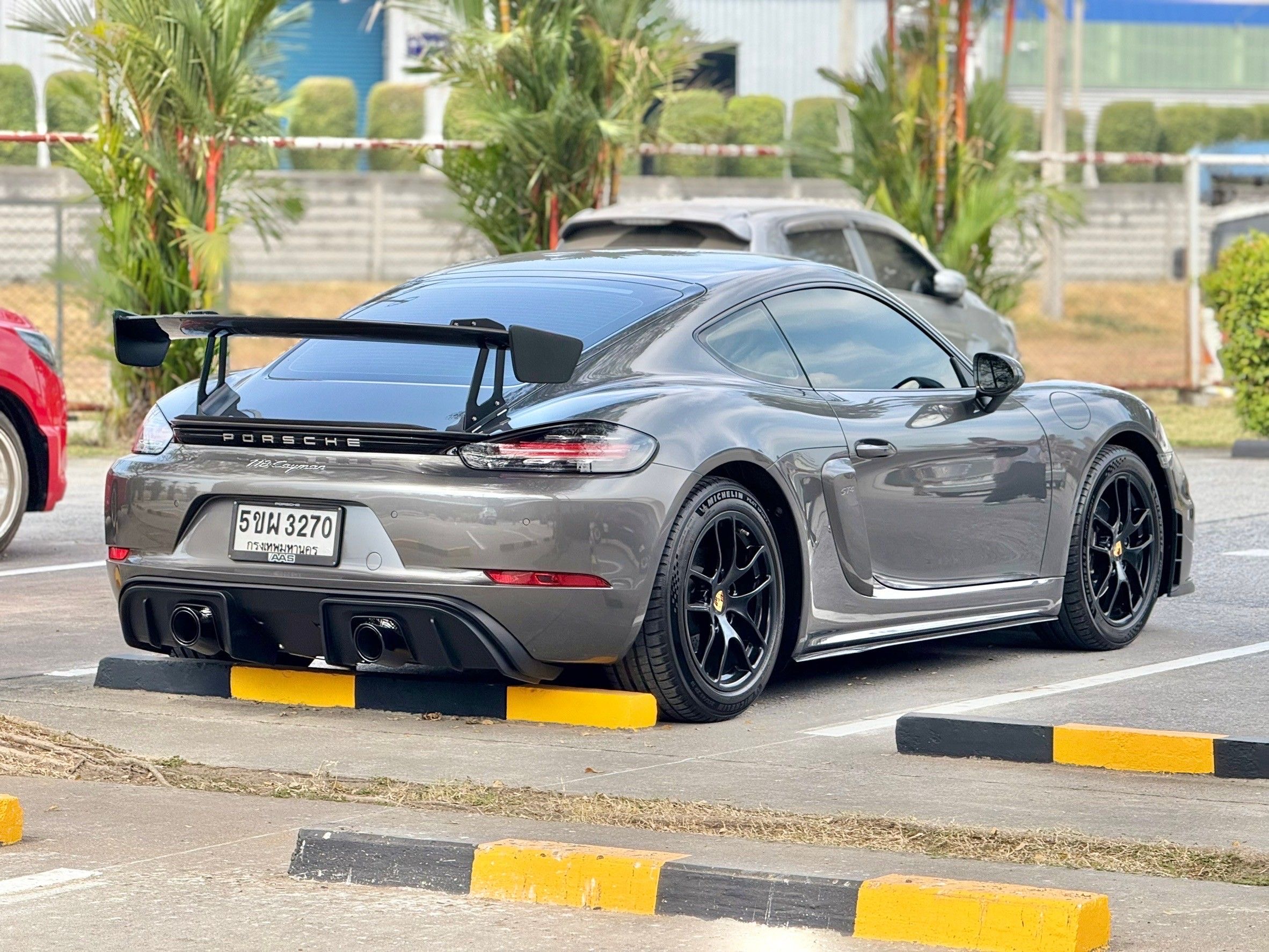 Porsche Cayman 718 GT4 ปี 2019