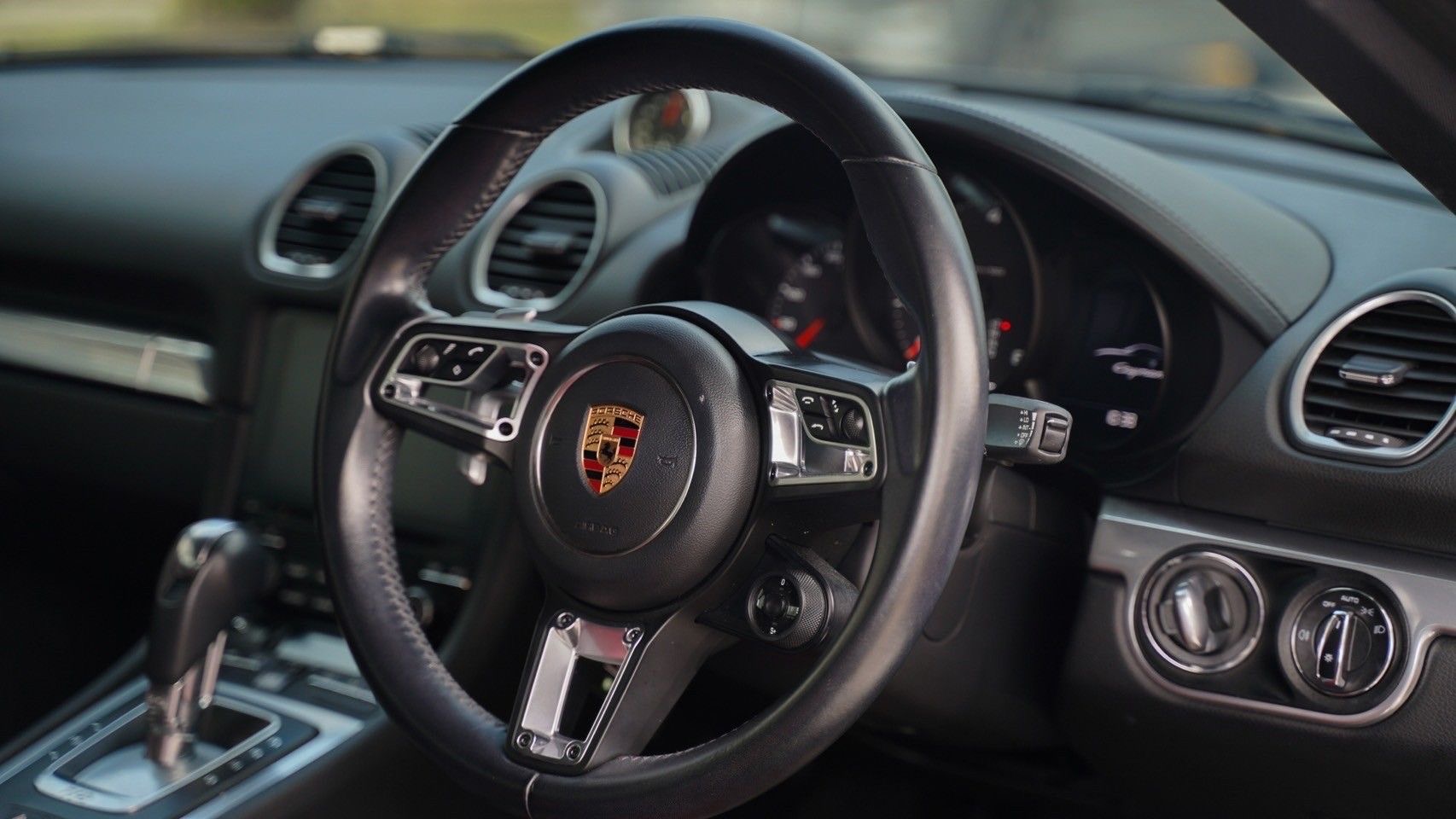 Porsche Cayman 718 GT4 ปี 2019
