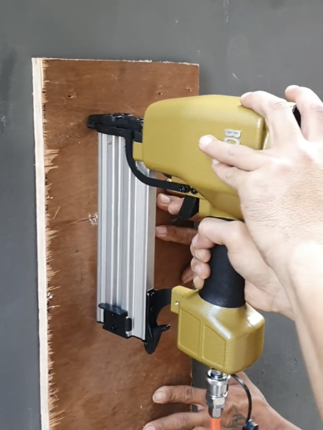 แม็กลม ปืนยิงแม็กลม ยี่ห้อ BONCHI รุ่น ST-64