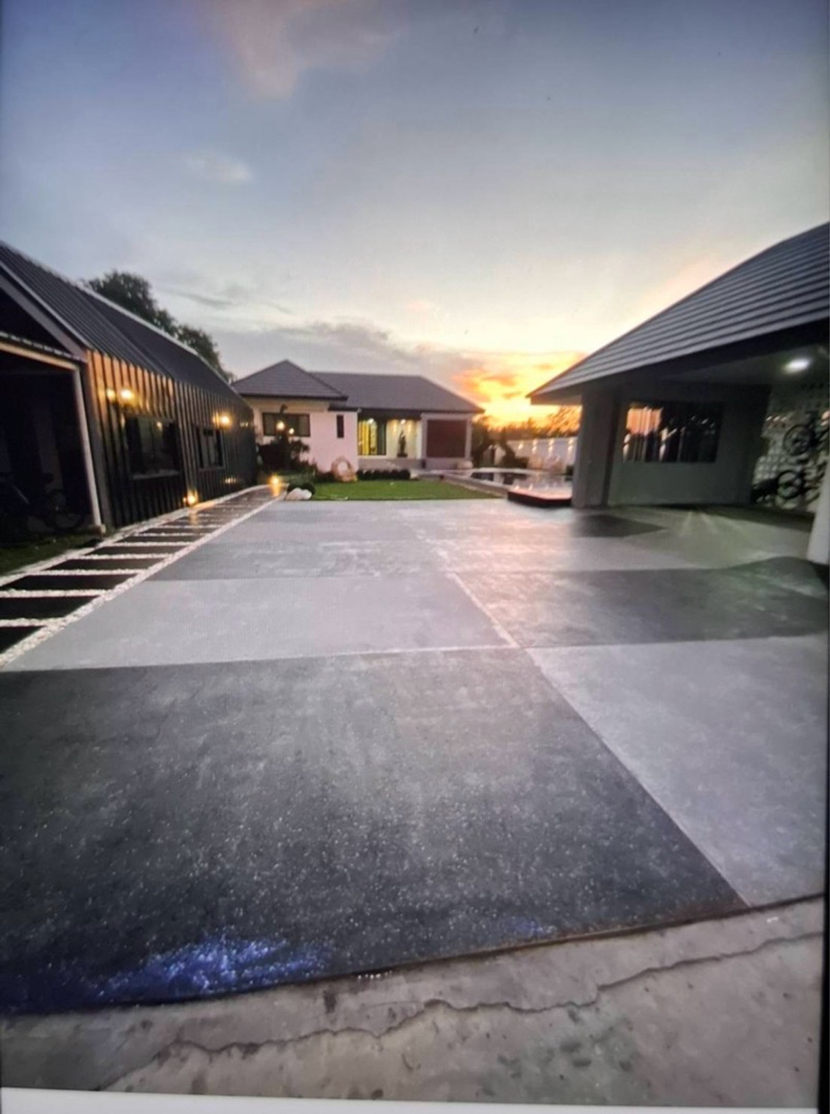 ให้เช่าบ้านหรู ชั้นเดียว ที่ดิน ขนาด 2 งาน ฟื้นที่ใช้สอย ขนาด 200 ตารางวา พร้อมสระว่ายน้ำ ย่านสามโคก