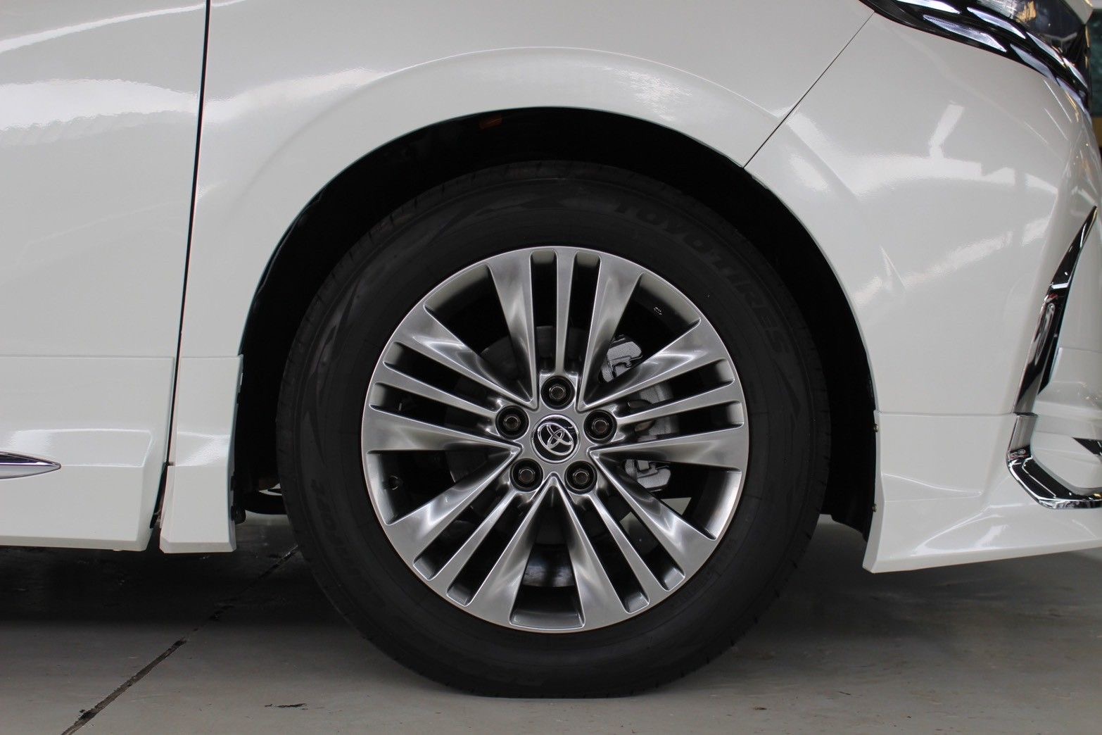 Toyota Alphard 30 hybrid X ปี 2017