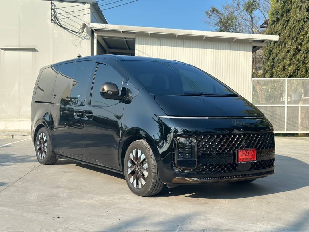 Hyundai Staria 2.2 Diesel SEL 8AT สีดำ ปี 2022 (ป้ายแดง)
