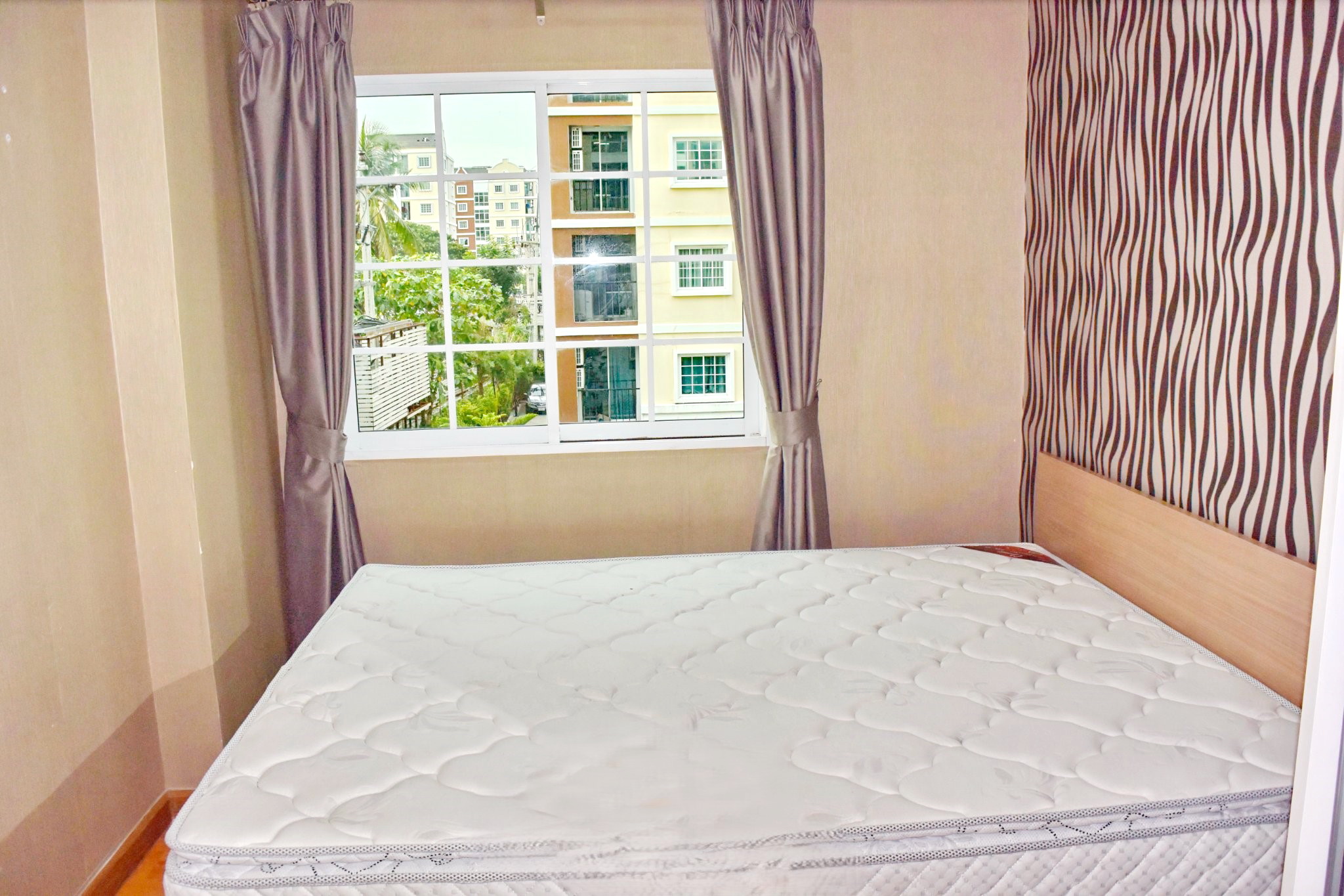ขาย คอนโดทิวลิปอ้อมน้อย ห้องมุม อาคาร Grand 1 2 ห้องนอน