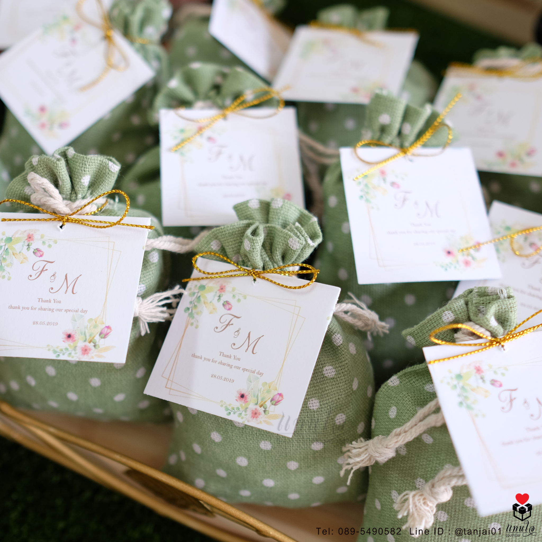 ถุงผ้าหูรูด ถุงผ้าขนาเล็ก ของชำร่วยงานแต่งงาน ผูกป้ายชื่อ ด้วยโบว์ดิ้นทอง